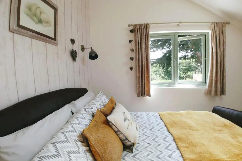 Bream Barn - Sea View, Woodburner, Easy Walk To The Beach, Parking, Full Kitchen *